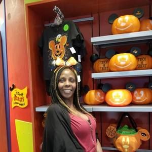 Meet your Posher, Val